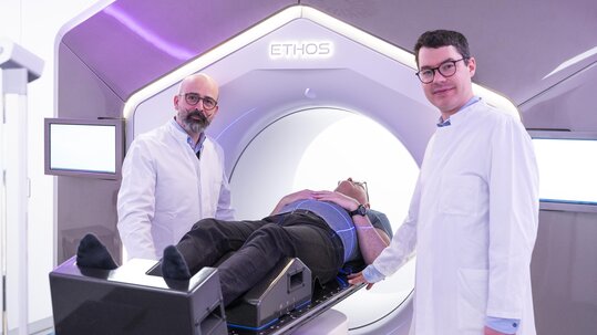 Detailaufnahmen aus der Klinik für Strahlentherapie des Universitätsklinikums des Saarlandes