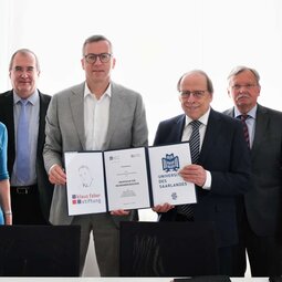 ertragsunterzeichnung f&uuml;r eine Stiftungsprofessur f&uuml;r Neuroimmunologie