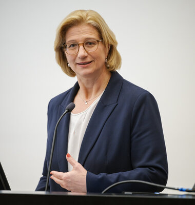 Gru&szlig;worte Ministerpr&auml;sidentin